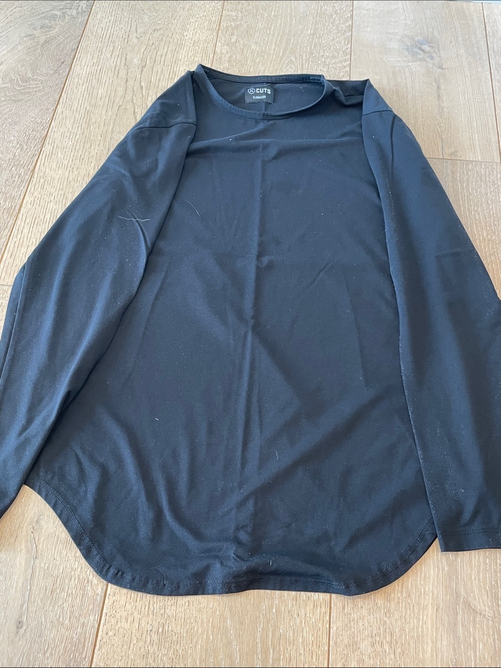 Cuts Clothing Men's Black Long-Sleeve Crew Top
